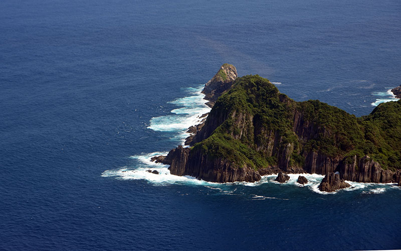 IKONIK: Pulau Merah tampak dari atas sangat indah