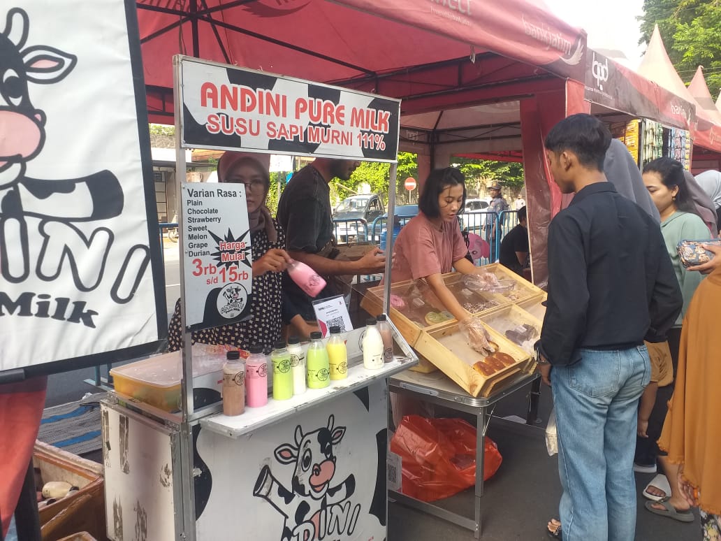 RAGAM PILIHAN: Zona Kuliner menjadi andalan dalam gelaran Banyuwangi Creative Market tiap pekannya