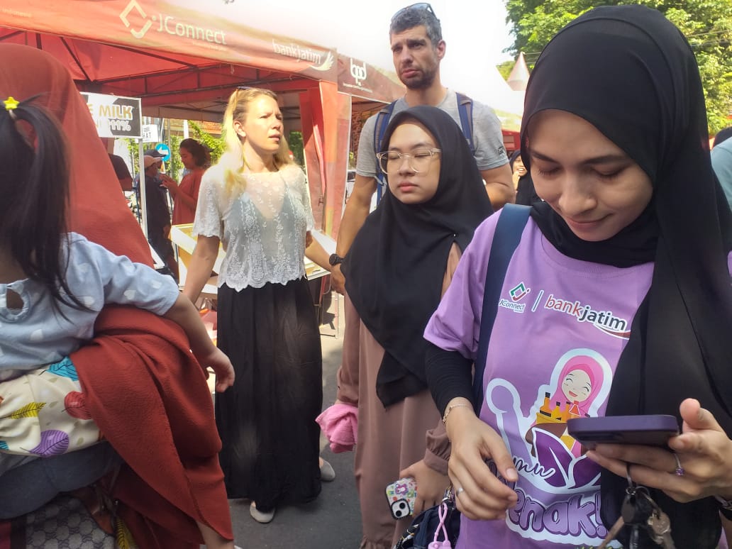 MANGNET WISATA: Beberapa wisatawan asing juga memanfaatkan BCM untuk berburu kuliner khas lokal