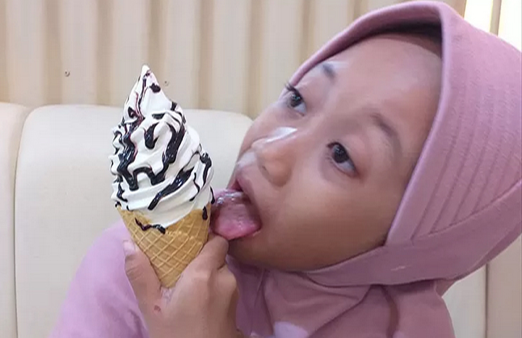 MANIS DAN DINGIN: Es Krim disukai semua kalangan usia termasuk anak-anak (Najmi Nurizza)