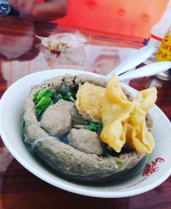 UNIK: Bakso yang mangkoknya juga bisa dimakan