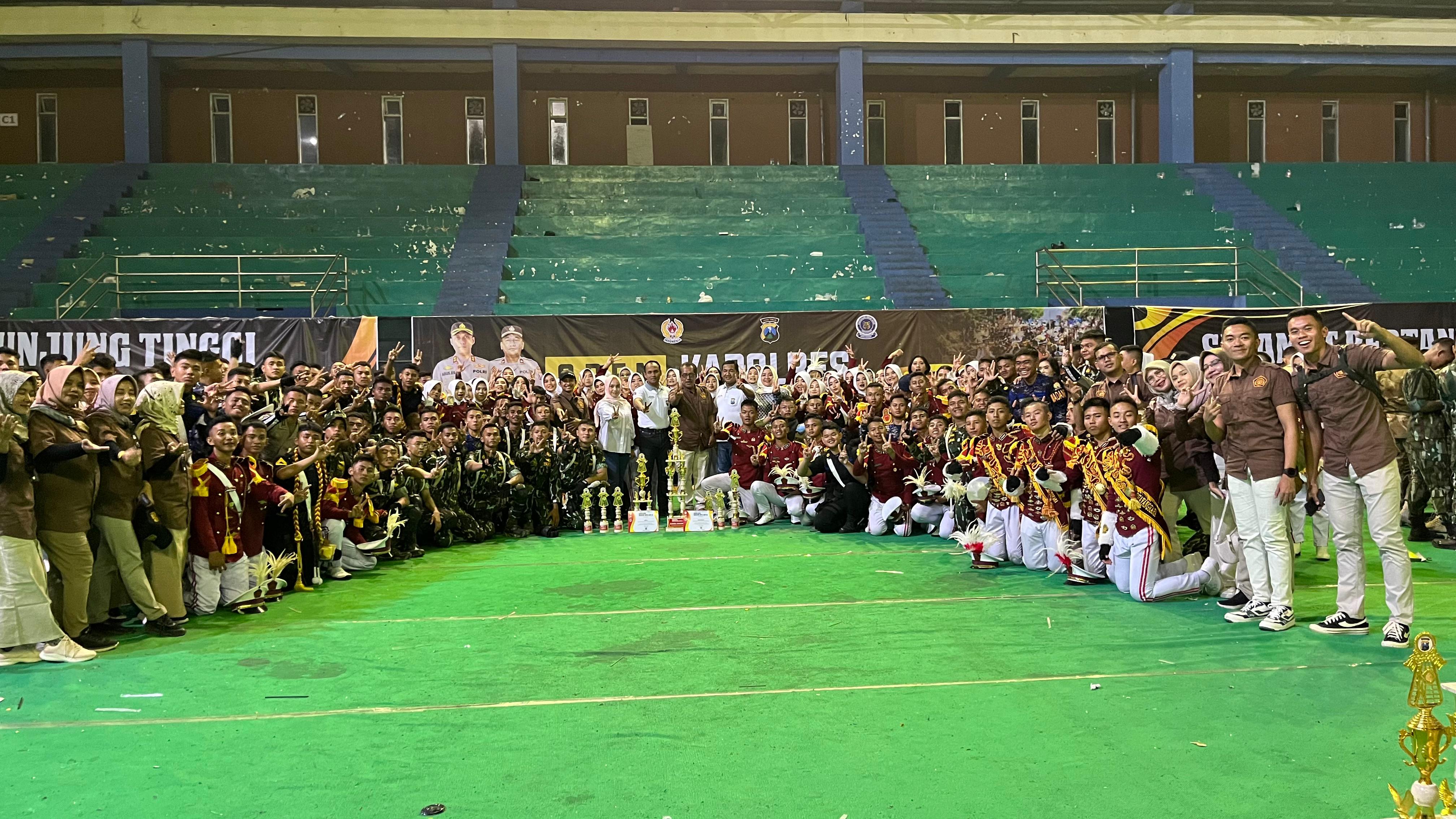 DIBOYONG : Tim Adipramana Citra Bhayangkara berhasil meraih sembilan kejuaraan di Tournamen Drumband Kapolres Madiun Kota Cup ke IX