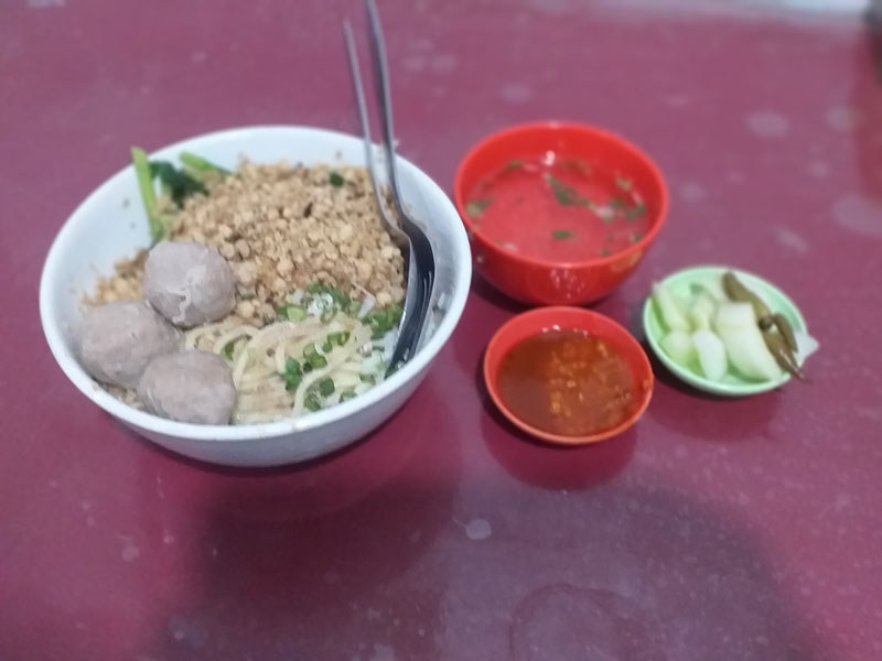 MENGGODA SELERA: Mi Pangsit dengan kuah kaldu
