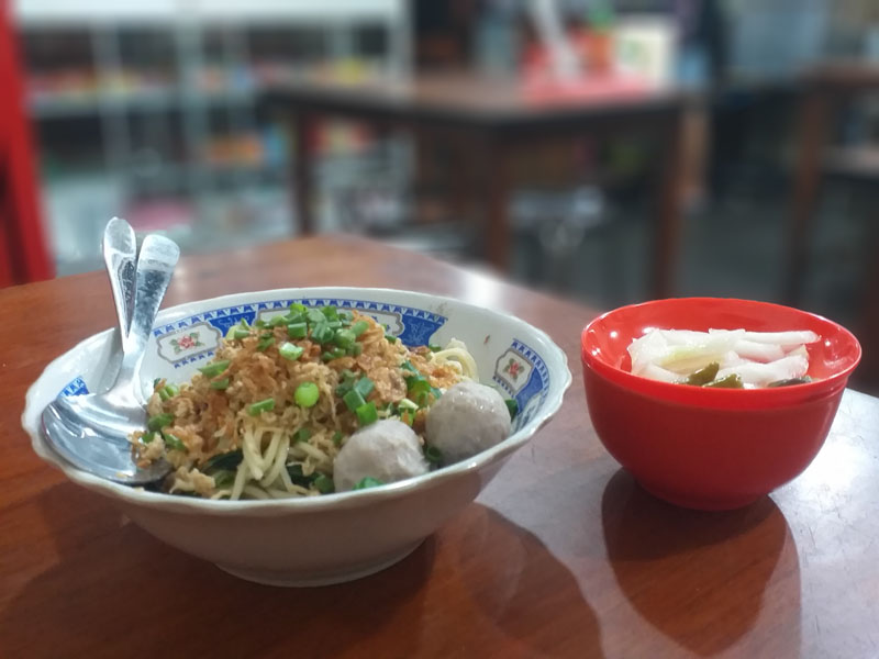FAVORIT: Mi Ayam dan mi pangsit menjadi makanan yang digemari masyarakat