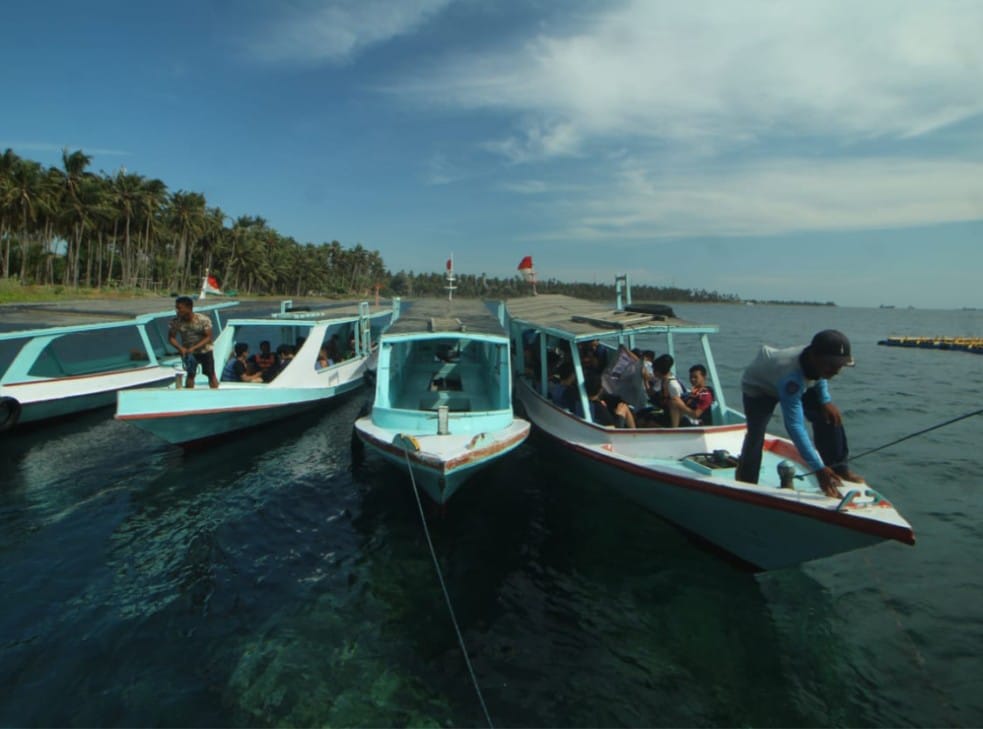 Grand Watudodol Banyuwangi menyediakan banyak fasilitas perahu wisata untuk mengeksplorasi keindahan laut Selat Bali. 