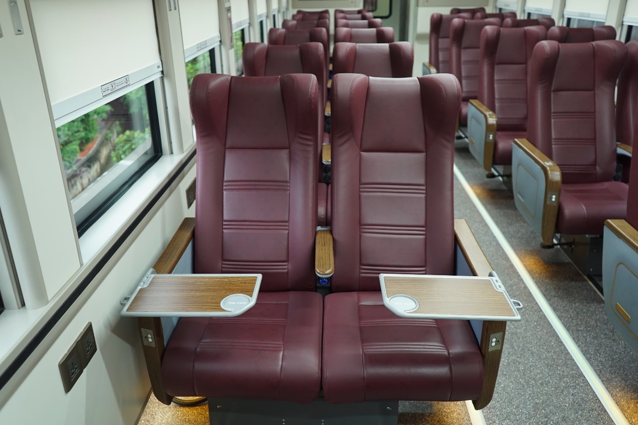 Interior sarana kereta kelas eksekutif new generation buatan PT INKA.