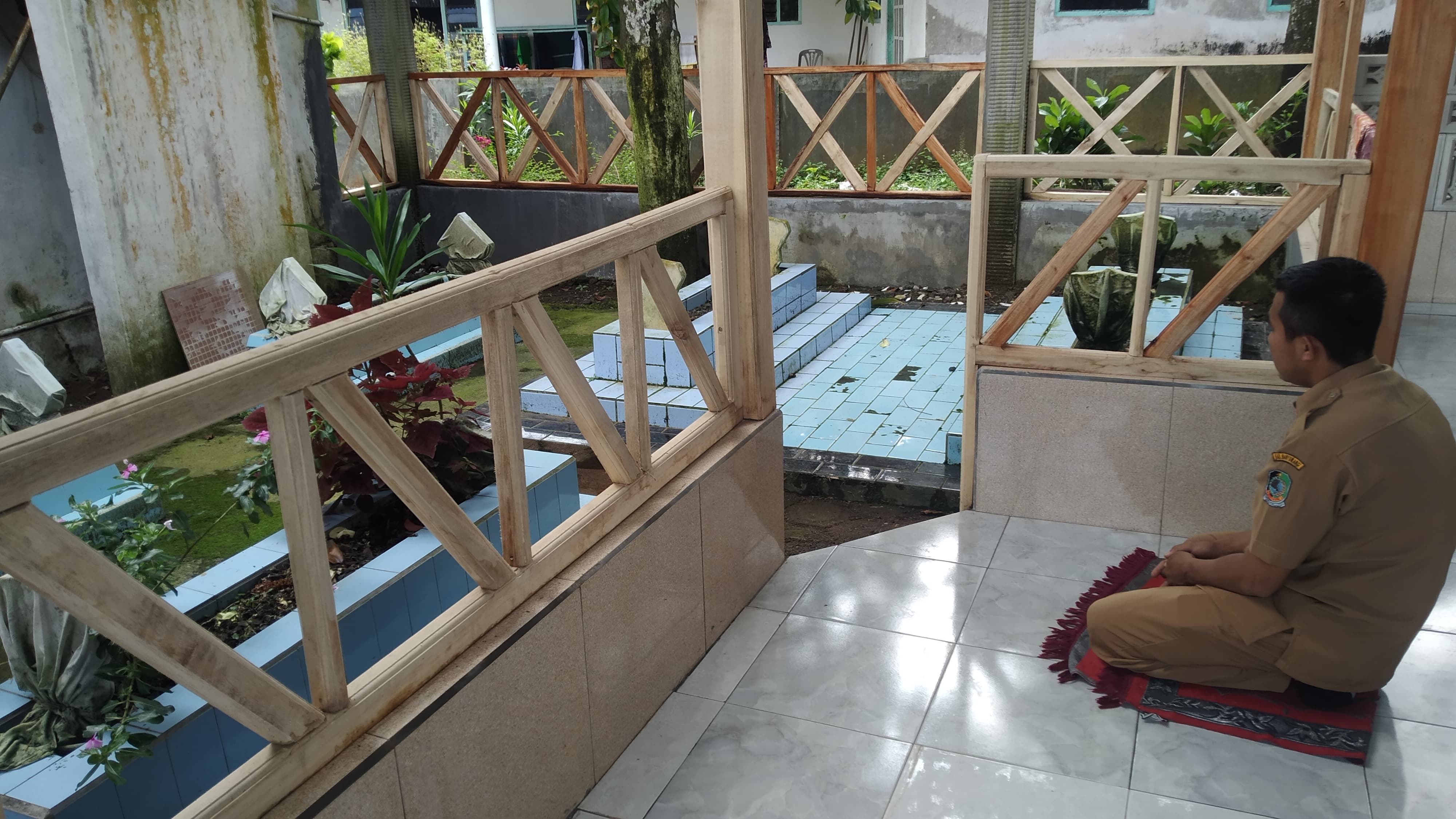 ZIARAH: Pemakaman KH M Ali Bakri Dusun Curah Leduk, Desa Banyuanyar, Kecamatan Kalibaru, hampir tidak pernah sepi dari peziarah Selasa (28/5).