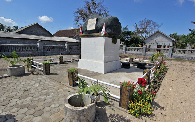Monumen Tsunami Pancer di Dusun Pancer, Desa Pesanggaran, Kabupaten Banyuwangi, Jawa Timur.