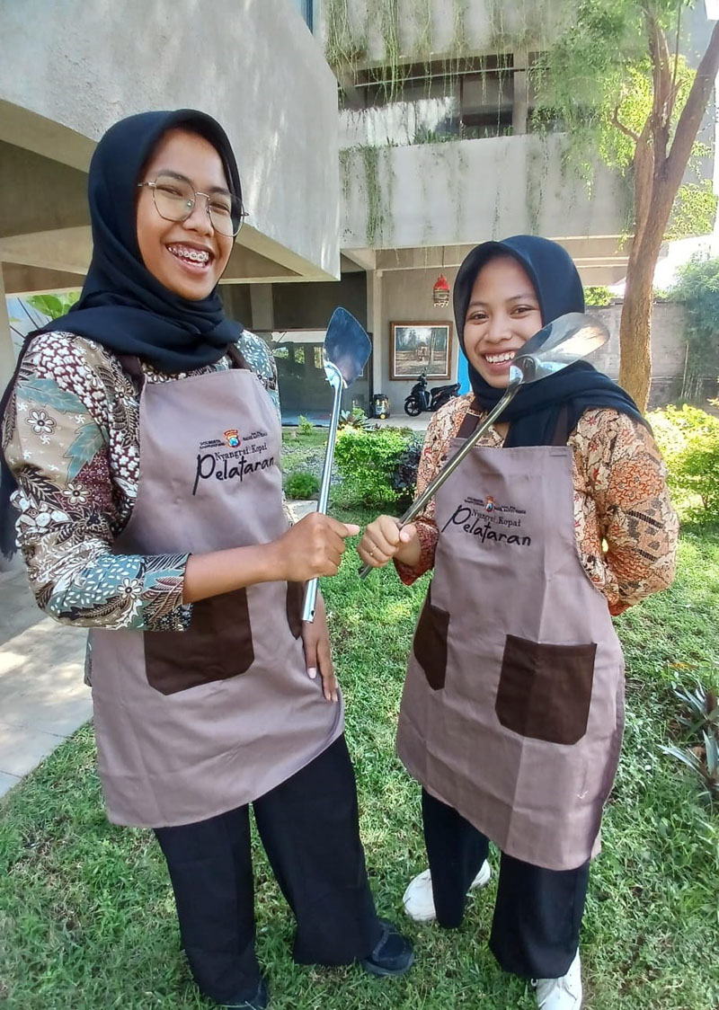 CELEMEK: Peserta Sangrai Kopi Pelataran bakal difasilitasi apron seperti ini.