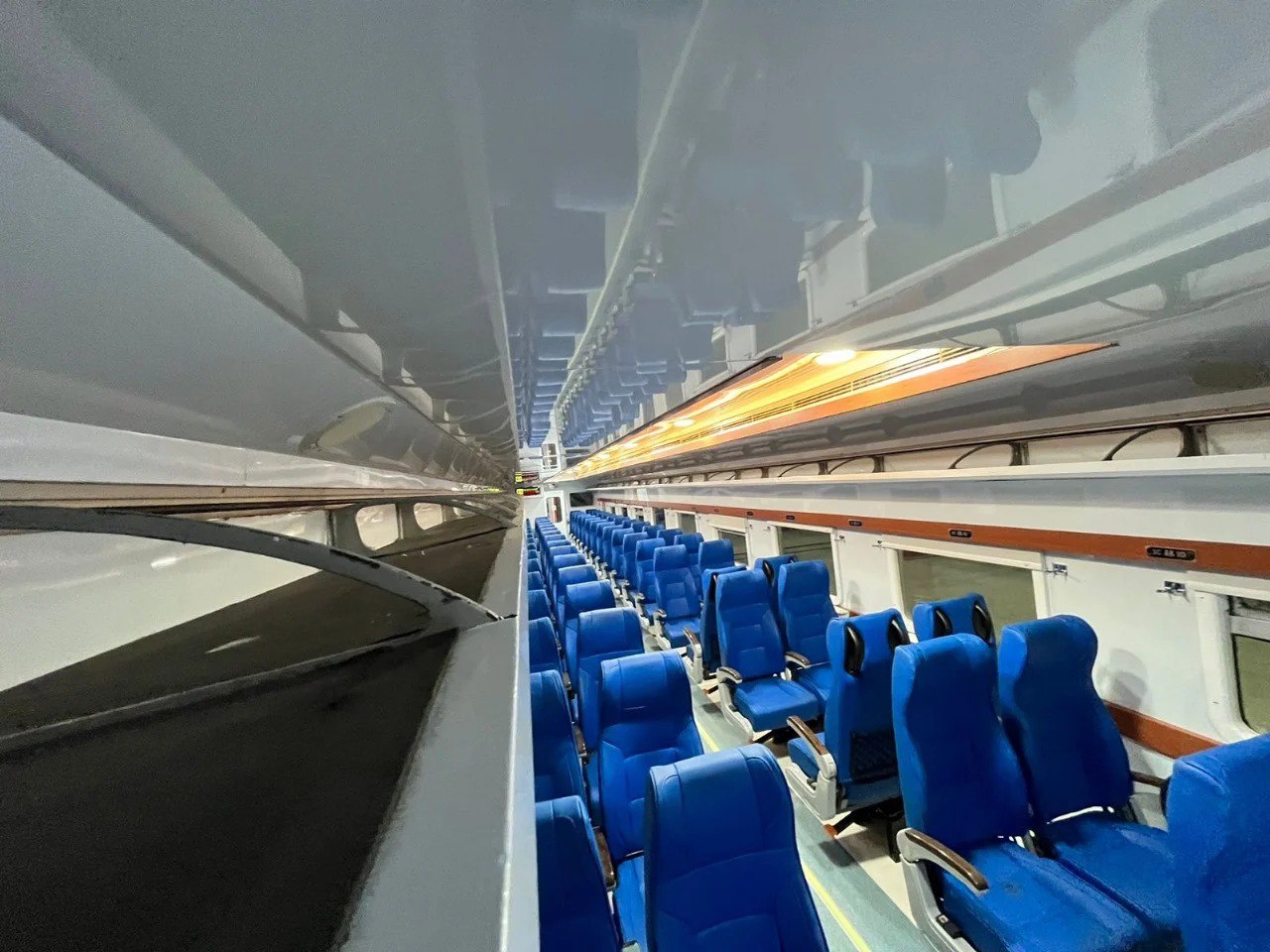 Bagian interior kereta ekonomi new generation.