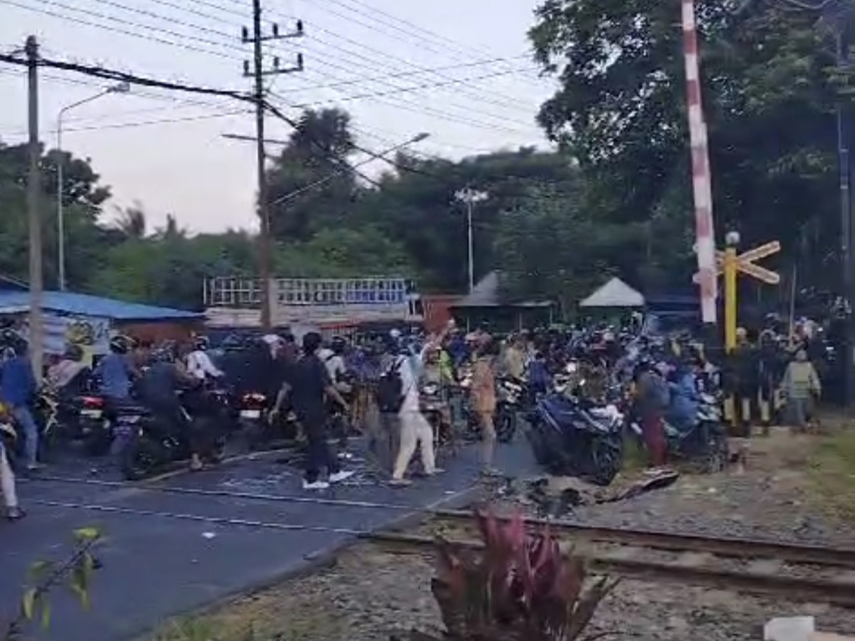 Tangkapan layar kecelakaan lalu lintas di Jalan R Wijaya, Kelurahan/Kecamatan Giri, Banyuwangi.