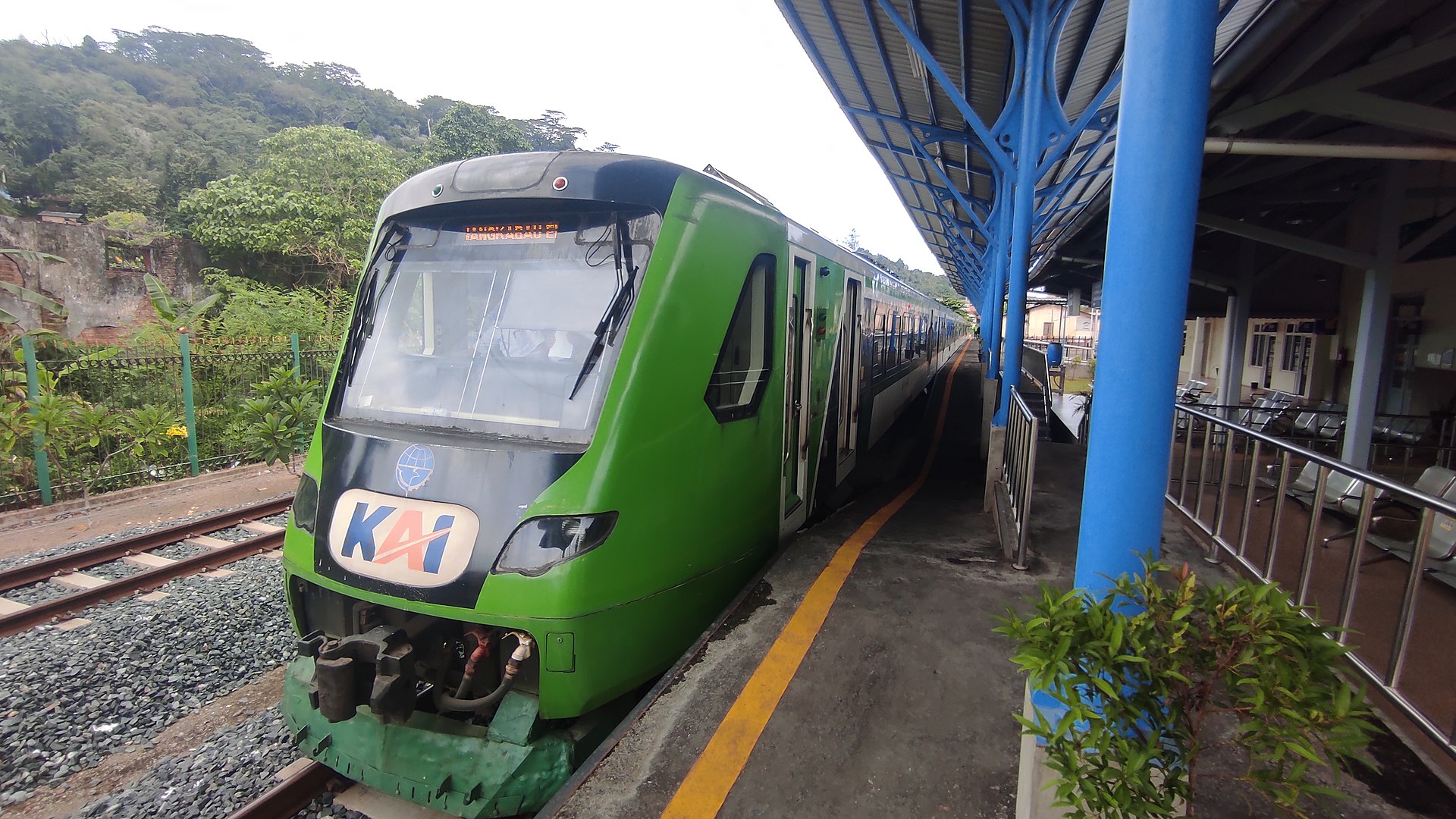 Perjalanan KA Minangkabau Ekspres dibatalkan karena perawatan sarana.