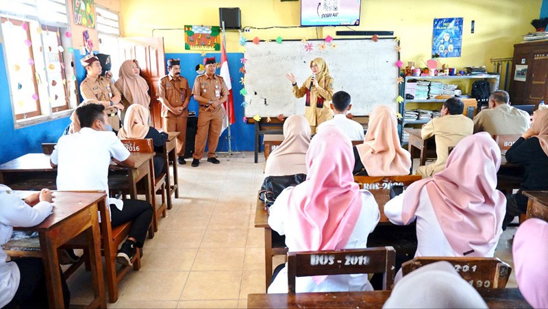GURU KURANG: Kebutuhan guru yang tinggi sementara bisa dipenuhi melalui guru magang