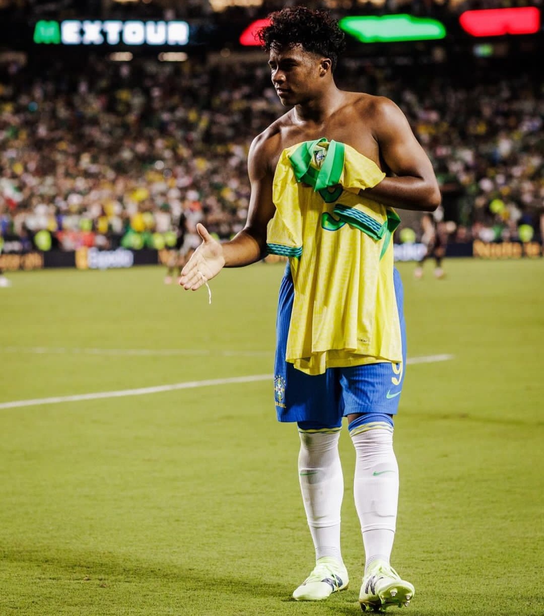 Endrick saat selebrasi golnya bersama Timnas Brazil