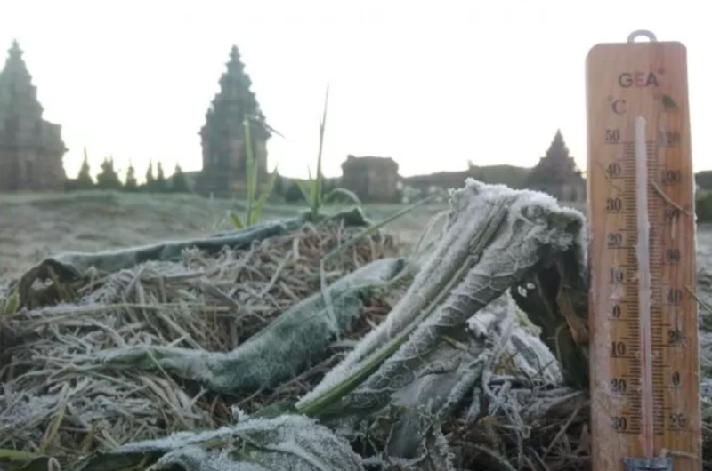 TANDA-TANDA: Udara dingin mulai dirasakan masyarakat beberapa hari ini. Ini menjadi sinyal bediding mulai tiba