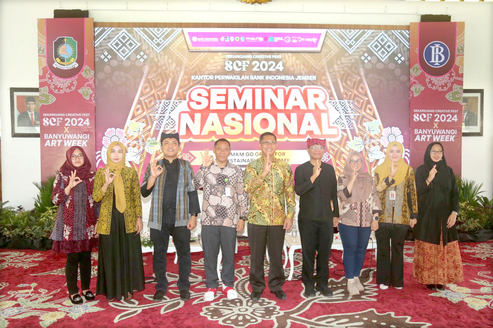 KPwBI Jember, Gunawan (lima dari kiri), Asisten Perekonomian Pembangunan, Dwi Yanto (empat dari kanan), bersama jajaran SKPD dan para narasumber Seminar Nasional, Kamis (27/6)