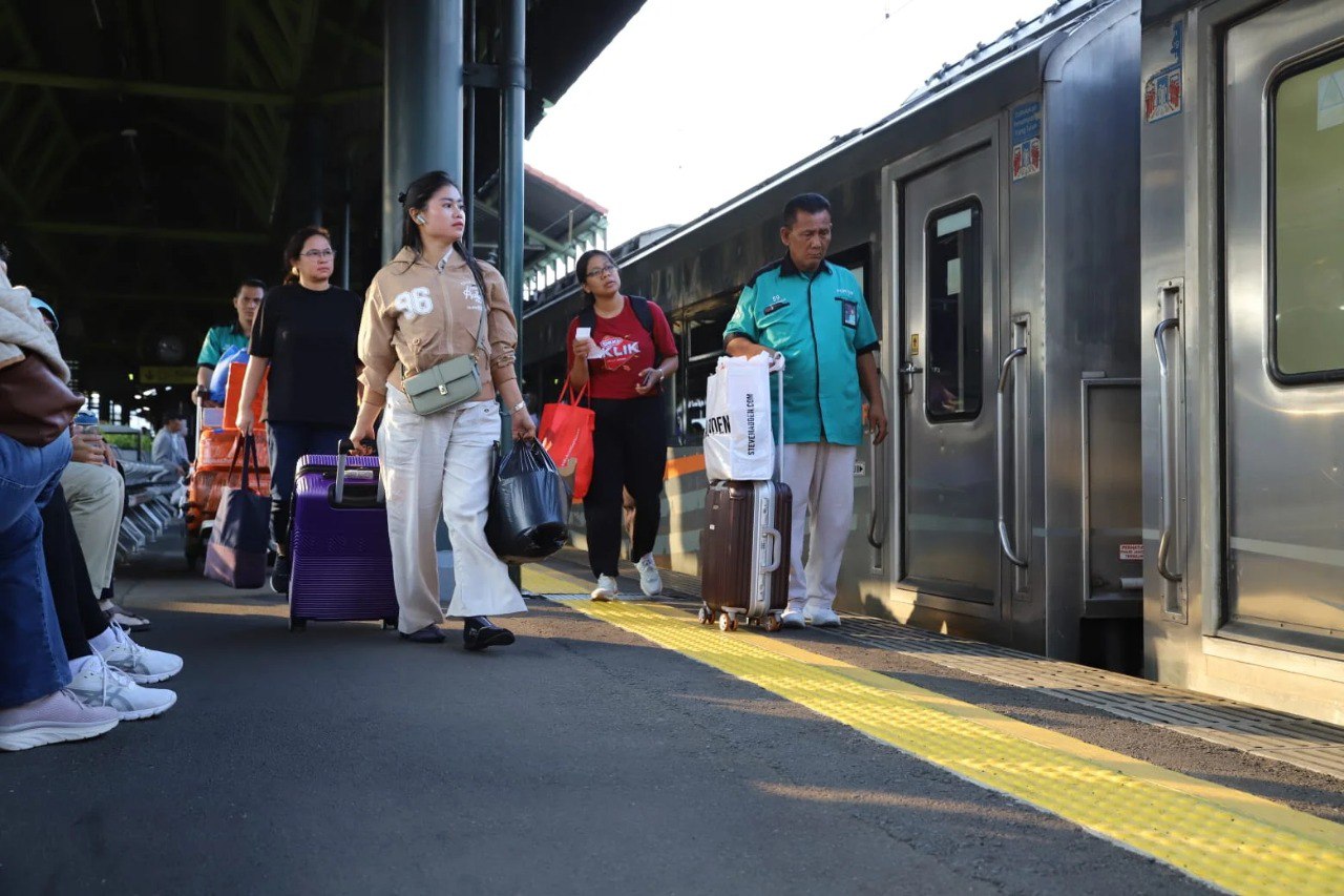 Sebanyak 27 perjalanan kereta api mengalami perubahan kedatangan dan keberangkatan.
