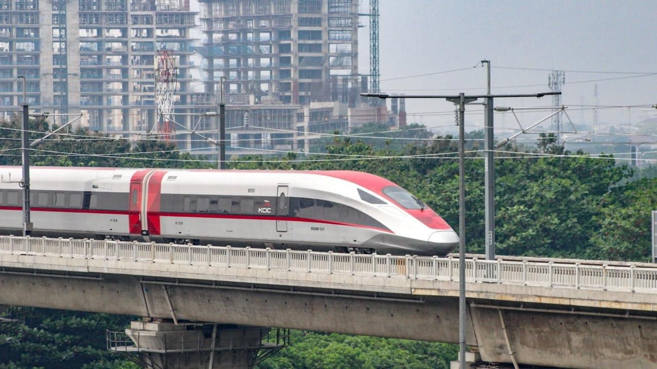Kereta Cepat Whoosh meraih rekor penumpang tertinggi sejak pertama beroperasi.