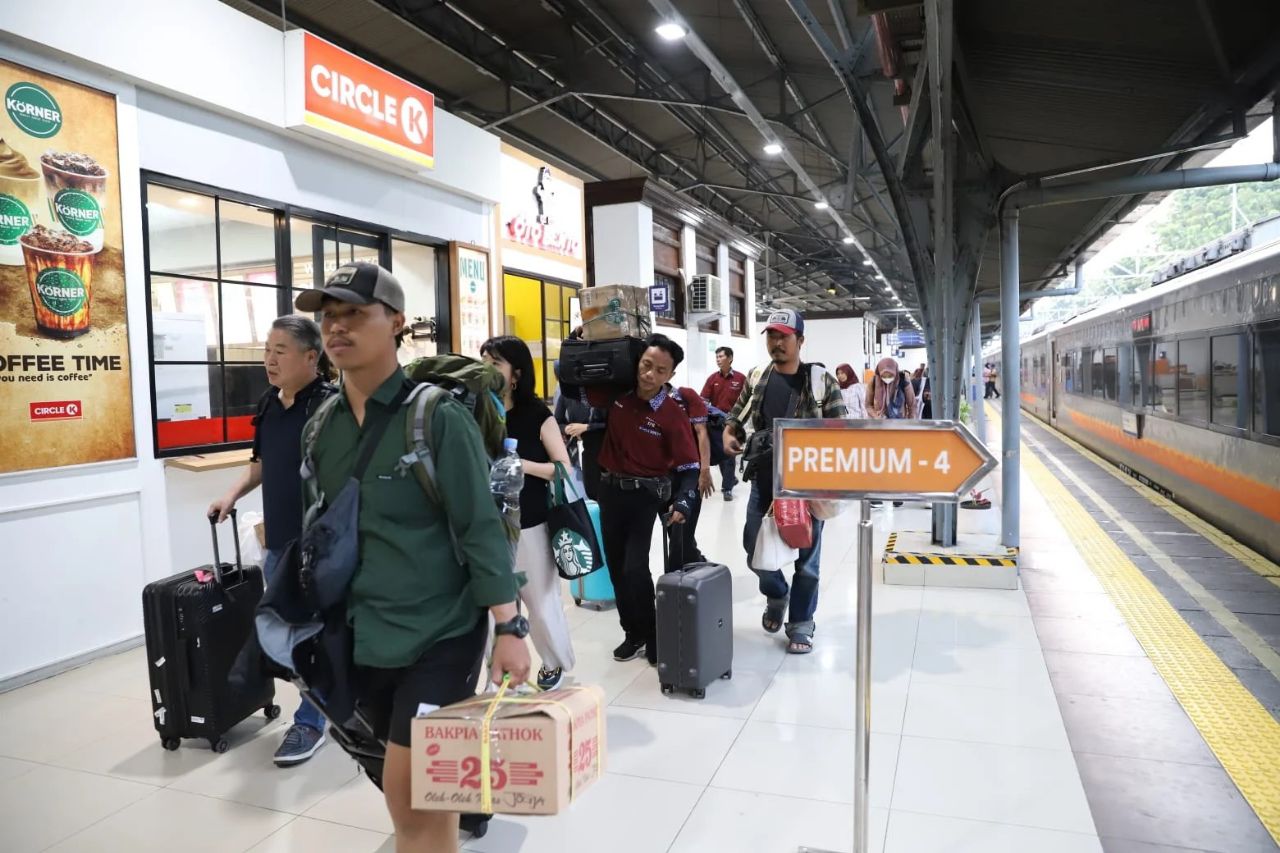 Tiga kereta api di wilayah PT KAI Daop 2 Bandung berubah jadwalnya mulai 1 Juli 2024.