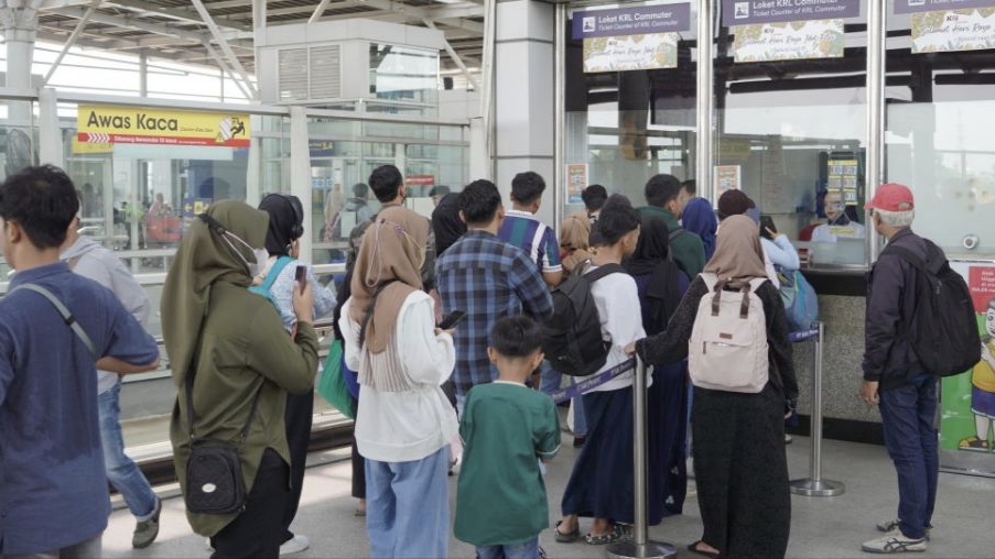 Awal Juli, Penumpang Commuter Line Jabodetabek tembus 400 ribu orang.