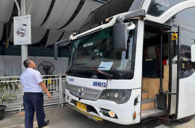 SERASA PESAWAT: Layanan bus kini banyak dilengkapi dengan pramugari