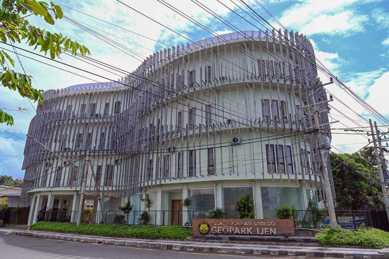 IKONIK: Bagunan PIGGI berdiri megah di Jalan Gajahmada, Banyuwangi.