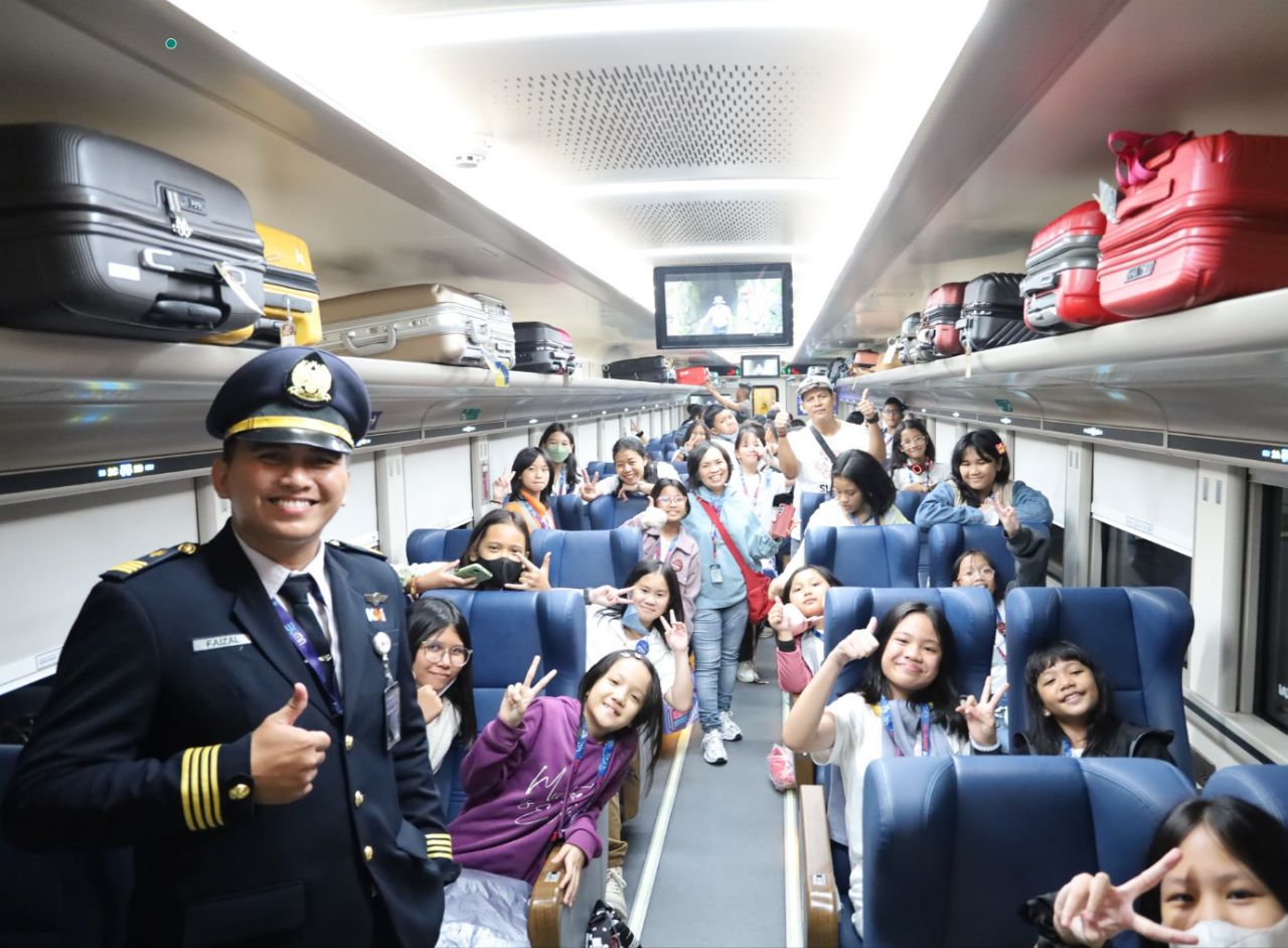 PT KAI menyediakan KLB yang bisa dipesan untuk rombongan liburan.