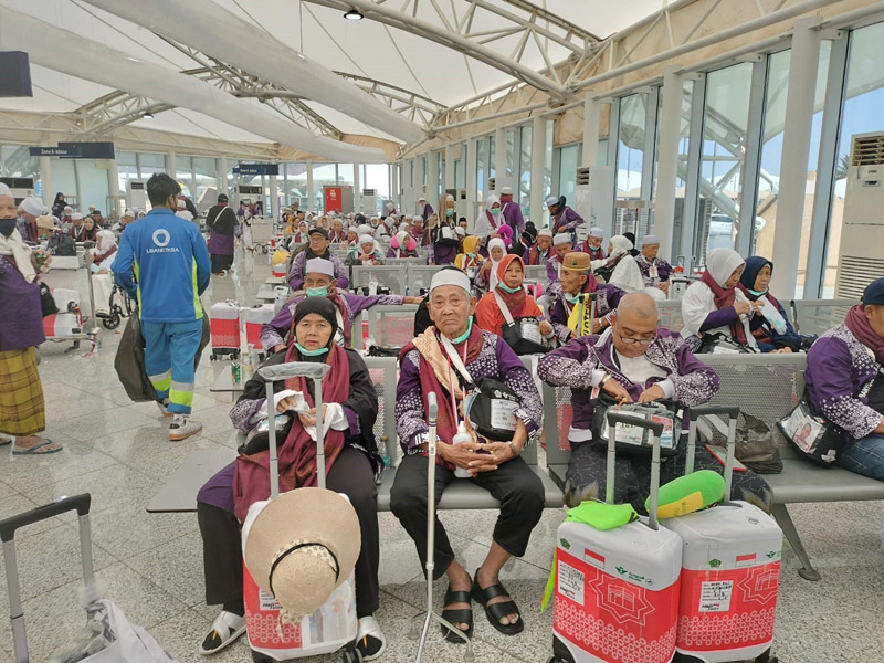 SIAP TERBANG: Jemaah haji Banyuwangi Kloter SUB-57 siap terbang di Bandara Internasional Pangeran Mohammad bin Abdul Aziz, Madinah Minggu (7/7)