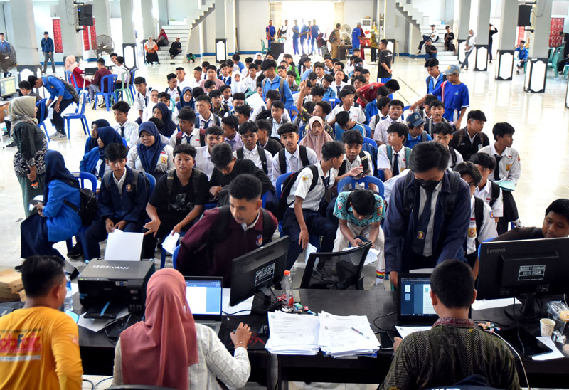REVITALISASI SMK: Minat siswa lulusan SMP mendaftar di sekolah kejuruan cukup tinggi. Dalam PPDB tahun ini, ratusan siswa berbondong-bondong mendaftar di SMKN 1 Glagah.