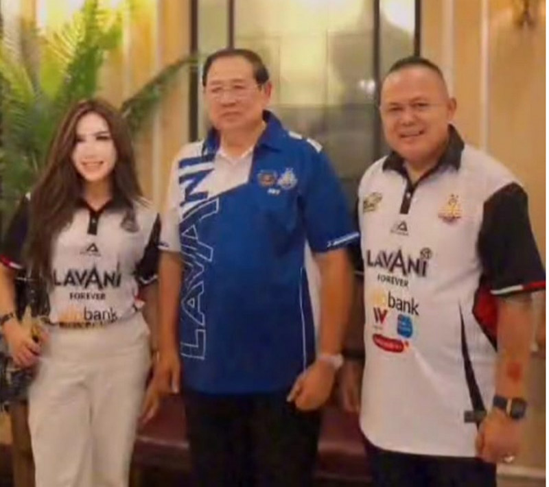 AKRAB: dr Agung Mulyono bersama SBY saat merayakan kemenangan tim Lavani di ajang Final Four Proliga 2024