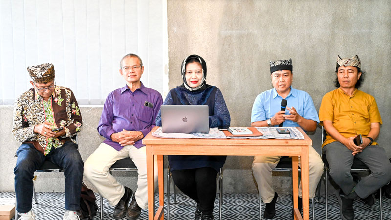 MUATAN LOKAL: Workshop karya sastra berbasis kelokalan digelar oleh Himpunan Sarjana Kesusastraan Indonesia (HISKI) bekerja sama dengan Dewan Kesenian Blambangan (DKB) Kamis (11/7).
