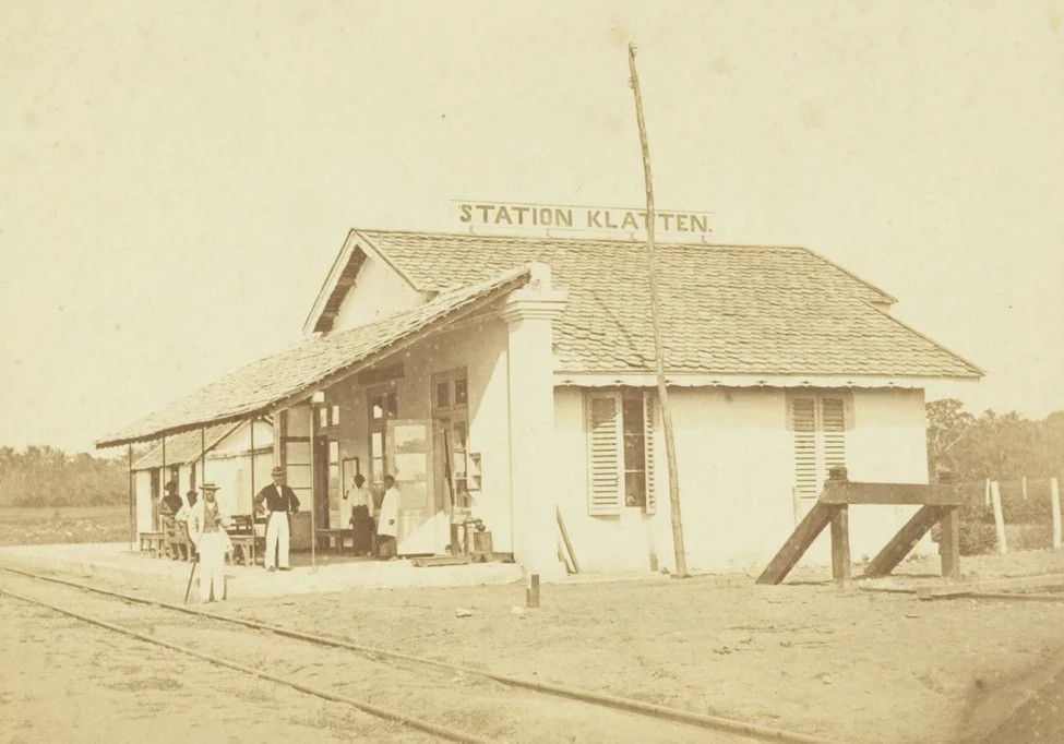 Bangunan Stasiun Klaten, Jawa Tengah yang dibangun oleh perusahaan kereta api swasta, NISM.