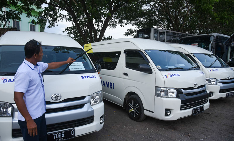 LAYANAN WISATA: Armada DAMRI siap membawa wisatawan menuju Kawah Ijen