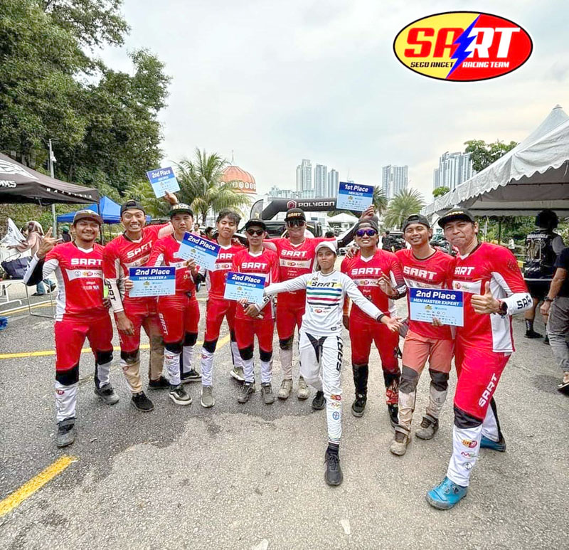 SEMAKIN BERJAYA: Tim SART Banyuwangi berpose dengan enam piagam kejuaraan Bukit Dinding Downhill Race pada 13&ndash;15 Juli 2024.&nbsp;