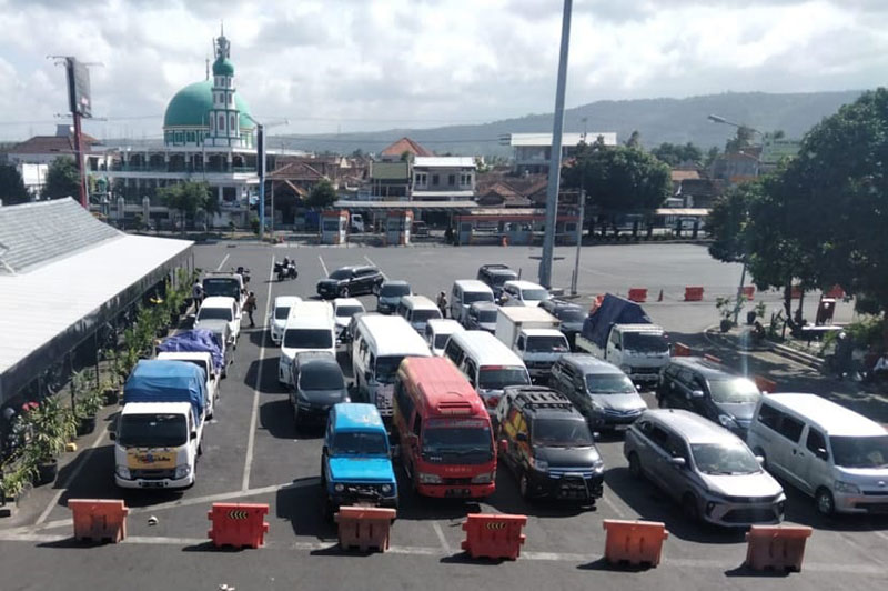 PERHATIKAN JADWAL: Kepadatan arus penumpang diprediksi akan terjadi di Pelabuhan Ketapang saat libur nataru