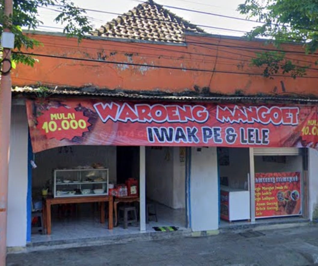 Waroeng Mangoet Iwak Pe dan Lele di Jalan Sayu Wiwit Banyuwangi tampak dari depan.