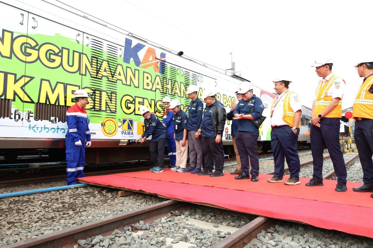 KAI, Kementerian ESDM, dan LEMIGAS mulai menguji coba bahan bakar nabati B40 di sejumlah kereta pembangkit.