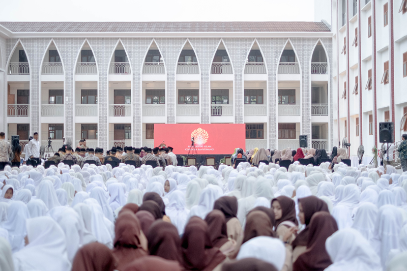 GEDUNG PUTIH: Gedung UI Cordoba Banyuwangi di Desa Karangdoro, Kecamatan Tegalsari yang megah dengan empat lantai.