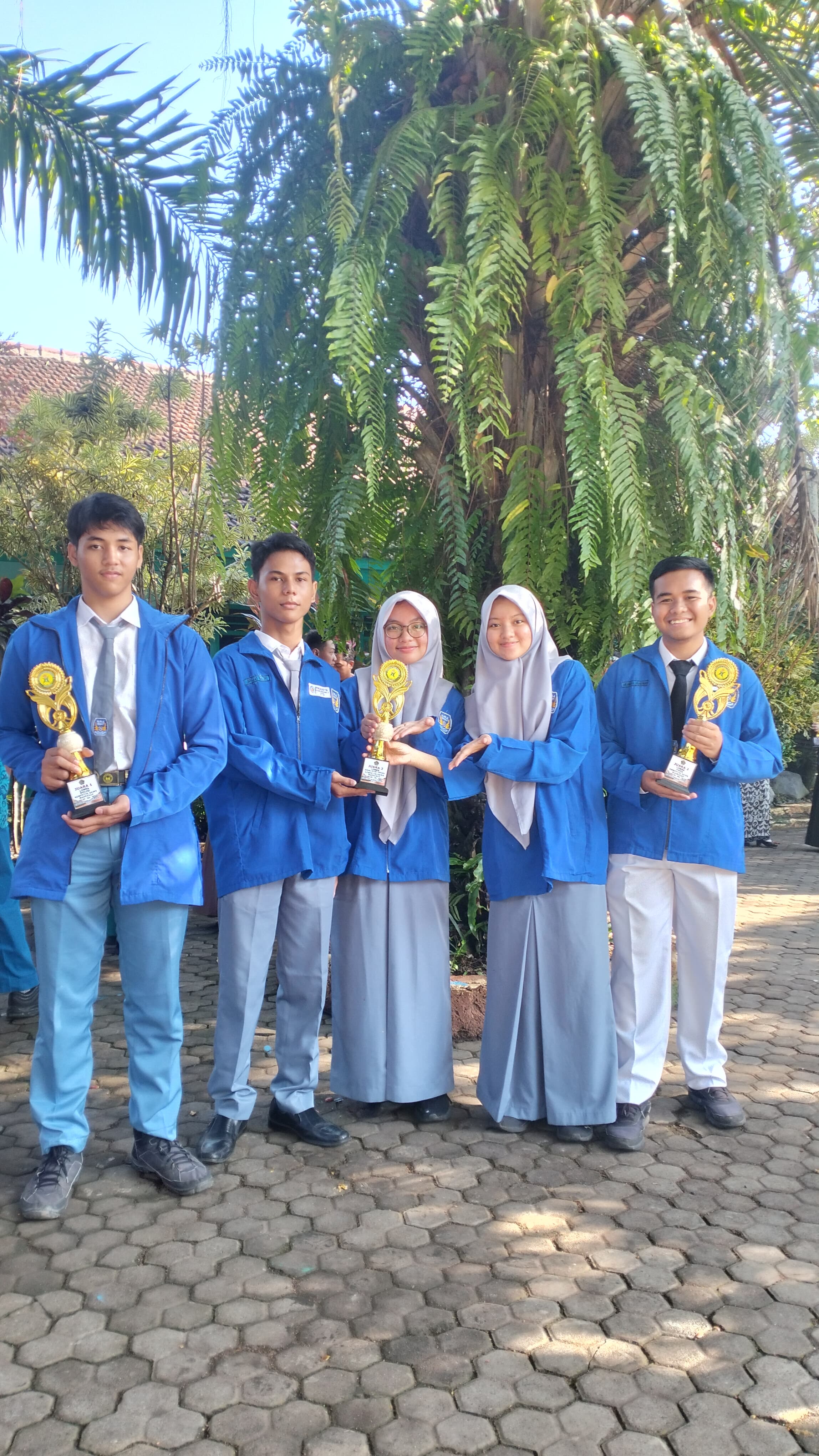 AMBASADOR SEKOLAH : Lima siswa SMAN 1 Glagah tengah mengikuti Kompetisi Sains Madrasah tingkat provinsi, setelah sebelumnya menjuarai tingkat kabupaten