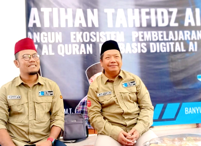 TERUS BERINOVASI: Ketua Yayasan Al Uswah Karyono SPd MT (kanan) bersama Sekretaris Yayasan Al Uswah H Dhani Eko Aprilin SE.