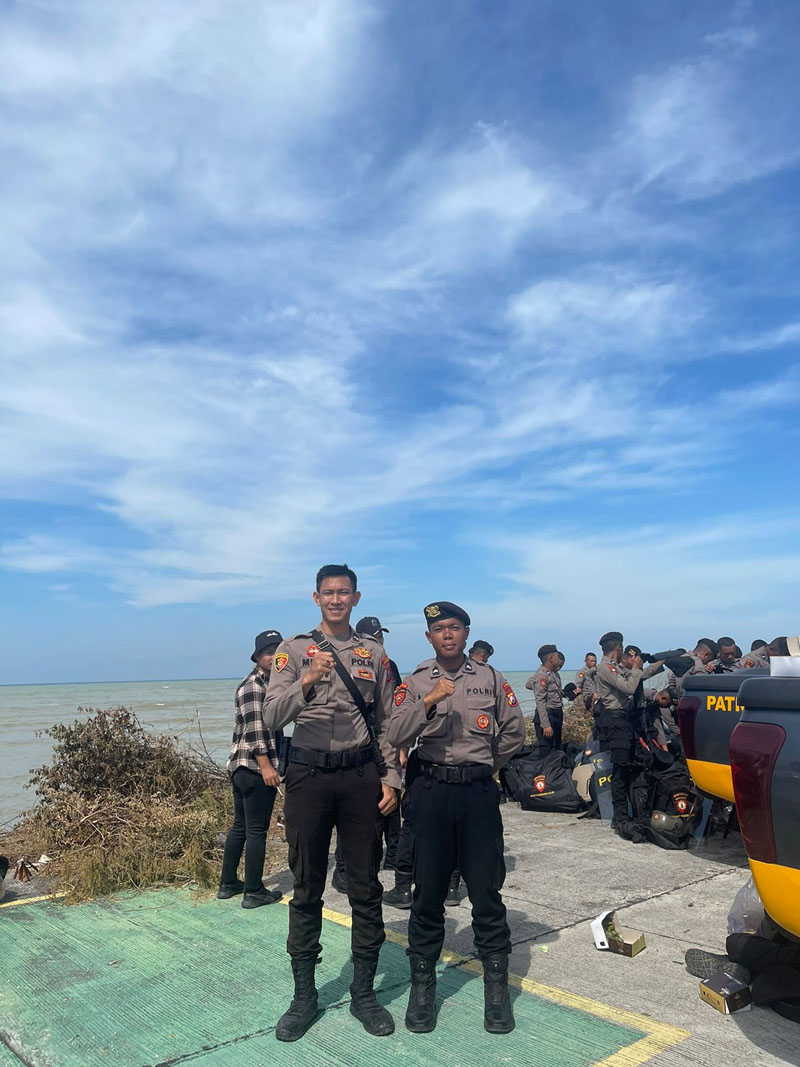MEMBANGGAKAN: Bripda Ananda Micola (kanan) kini bertugas sebagai penyidik Reskrim Polres Bangkalan
