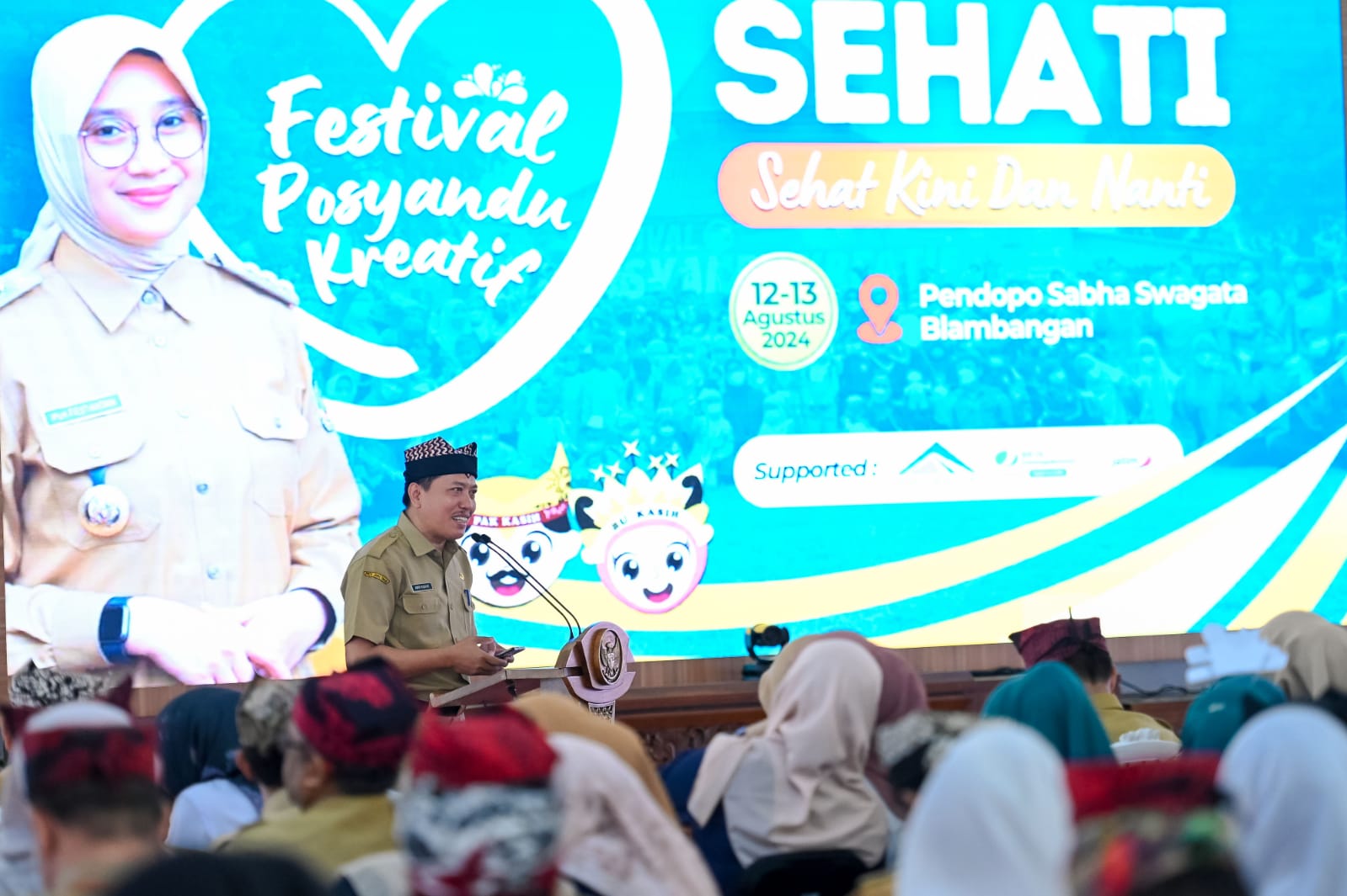 Plt Kepala Dinas Kesehatan Amir Hidayat menyapa para peserta bincang sehat.