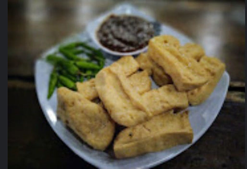 Tahu petis menjadi salah satu camilan favorit pengunjung di Jajung Cafe.