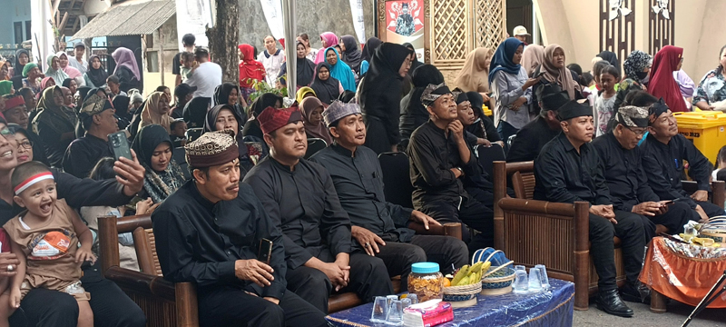 DUKUNGAN PENUH: Festival Padhang Ulanan dihadiri para pejabat Dispendik; Plt camat Blimbingsari; kades Gintangan; Korwilkersatdik Blimbingsari, Singojuruh, Sempu, dan Rogojampi