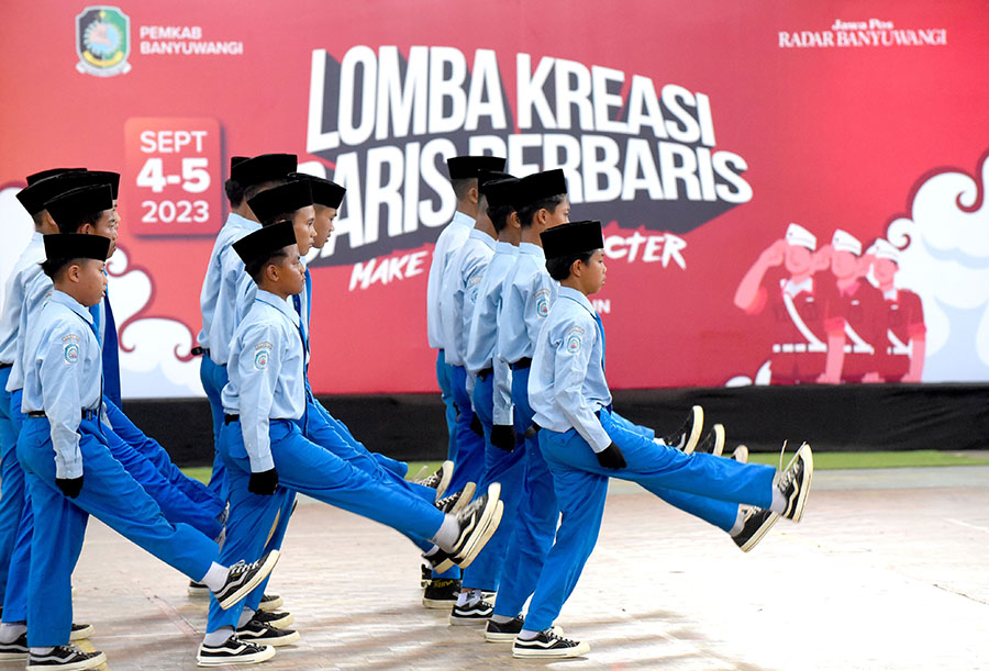 KOMPAK: Peserta unjuk kebolehan dalam LKBB di GOR Tawang Alun Banyuwangi tahun lalu.