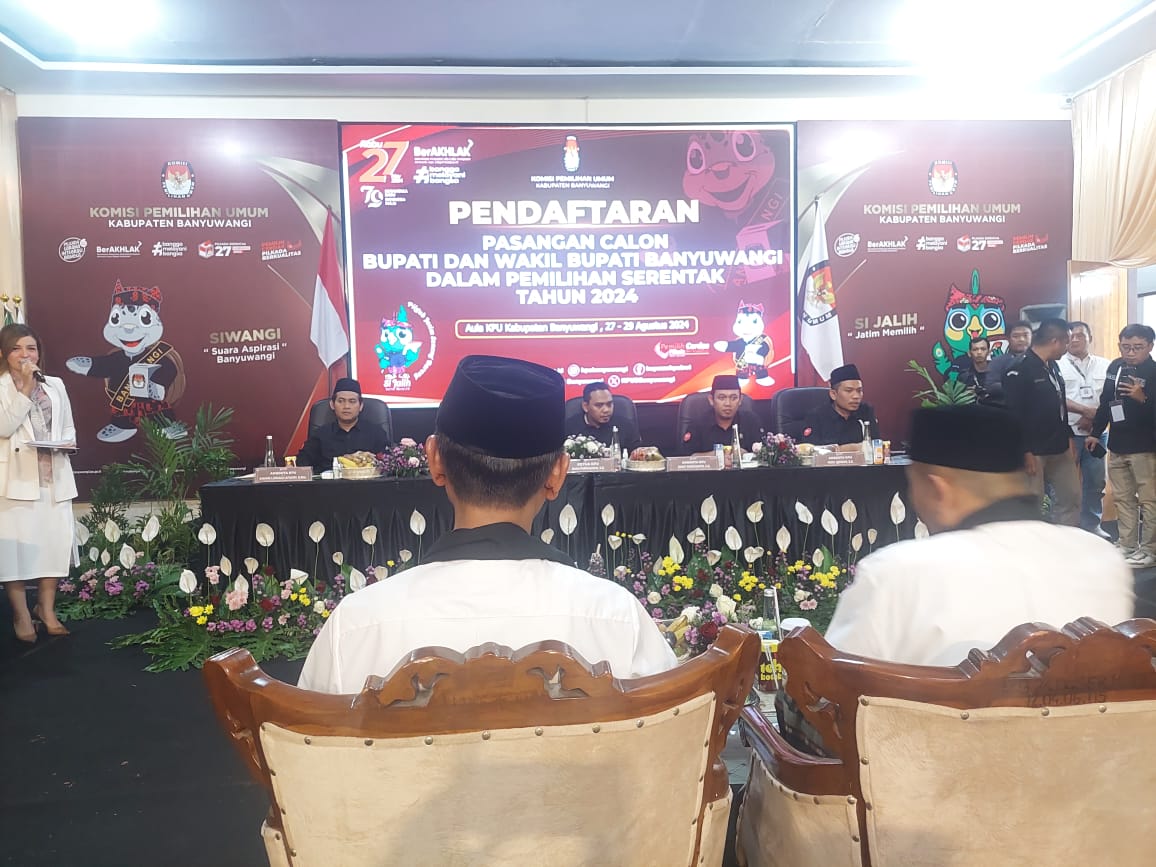 Paslon Gus Makki-Ali Ruchi resmi mendaftar ke KPU Banyuwangi, Rabu (28/8).