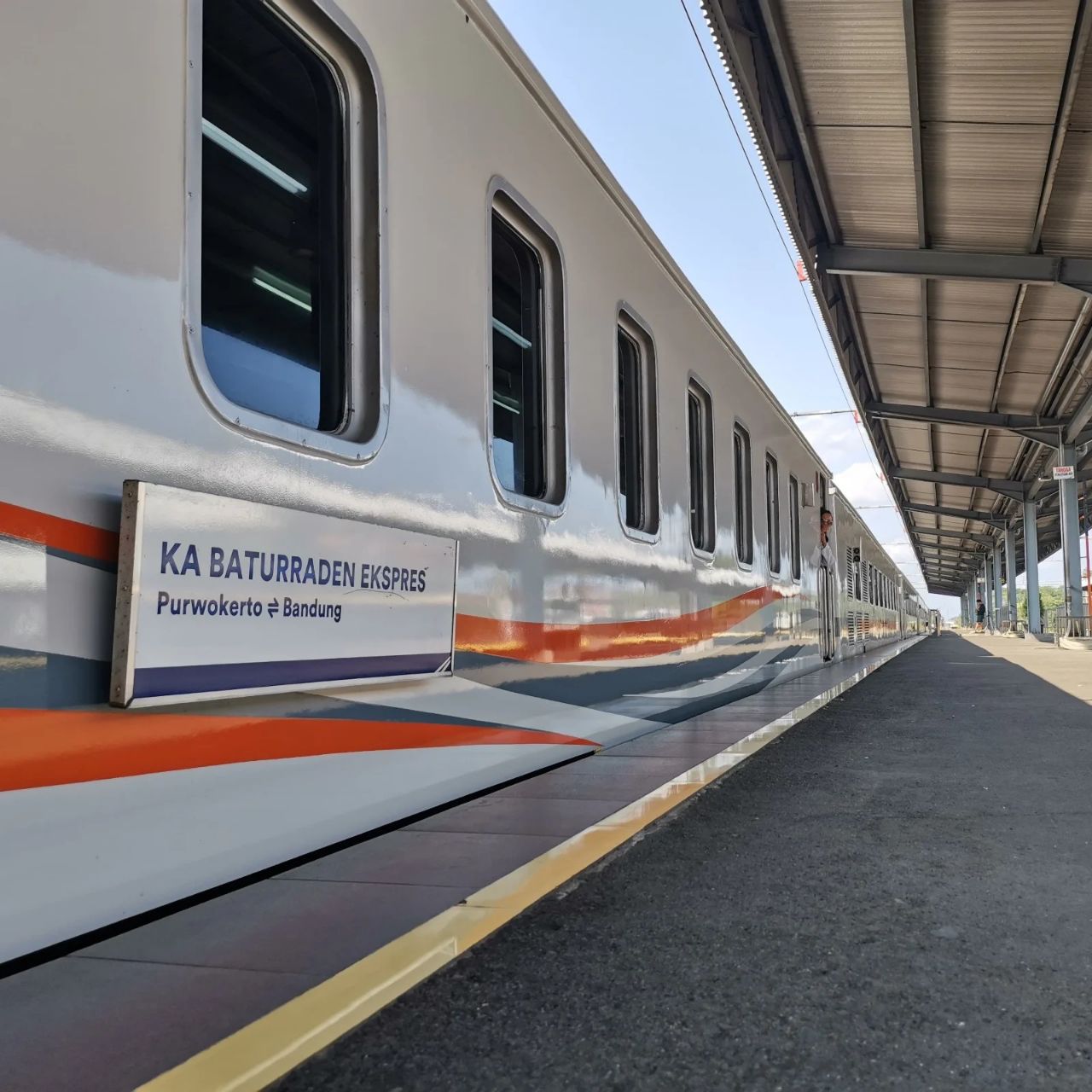 KA Baturraden Ekspres.