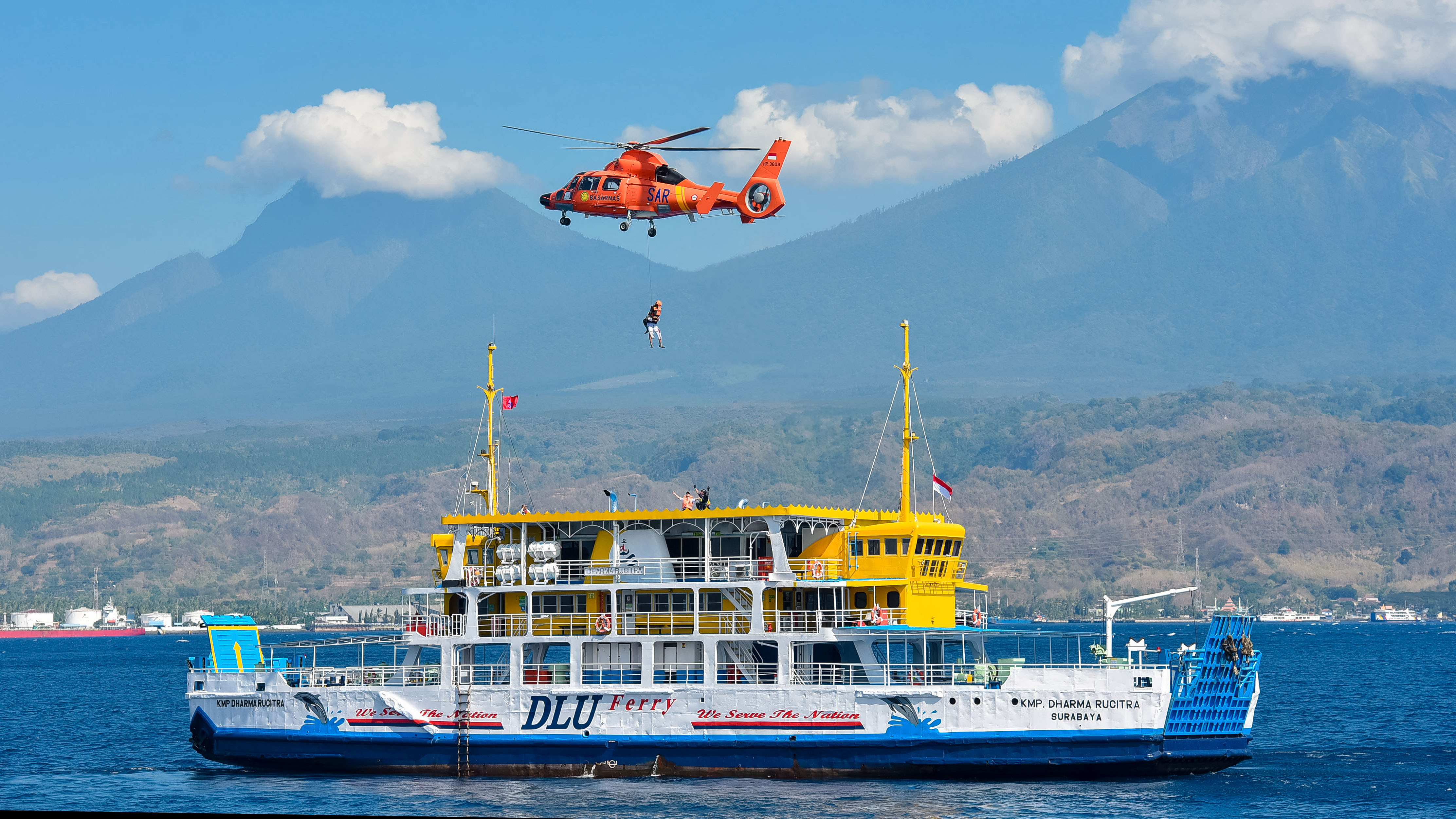 SIMULASI: Helikopter Basarnas gelar latihan bersama tim gabungan bertujuan untuk meningkatkan kewaspadaan dan kecakapan petugas