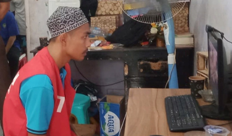 DENGARKAN PUTUSAN: Andrean Arif Sollana menjalani sidang secara online di Lapas Kelas IIA Banyuwangi Kamis (5/9