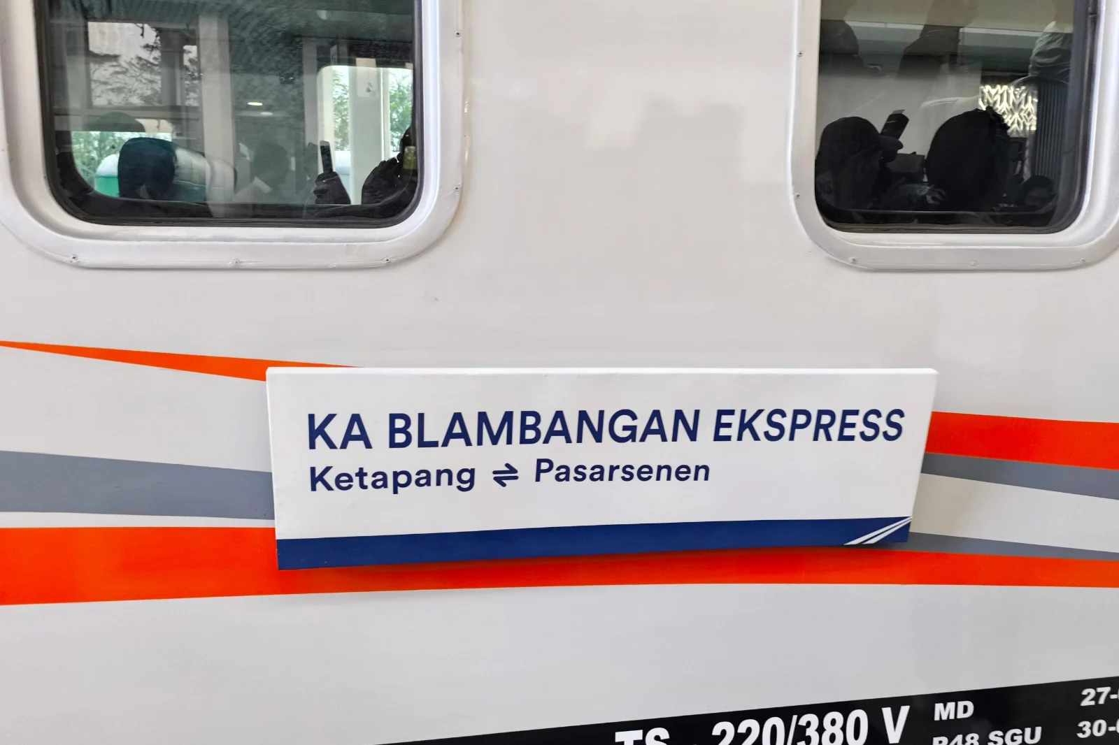 KA Blambangan Ekspres rute Stasiun Ketapang-Pasar Senen PP.
